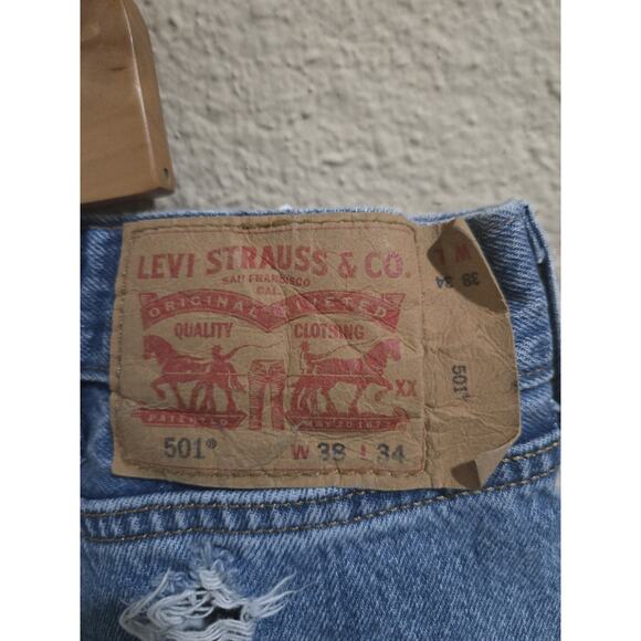 Vintage Levi's 501 Men's Distressed Light Wash Jeans, 90s Button Fly, Size 38x34 - Picture 5 of 10